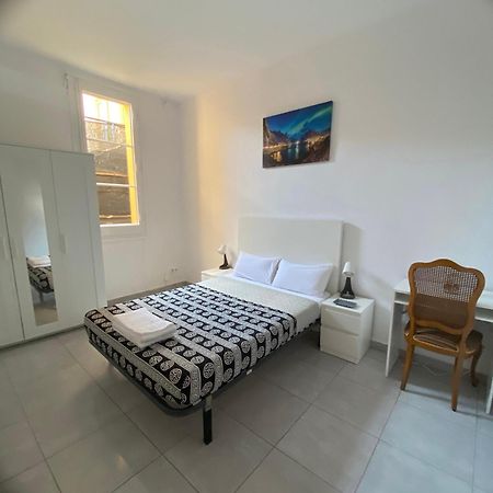 Habitacion Para Tu Estadia Corta En Bcn Apartment Barcelona Bagian luar foto