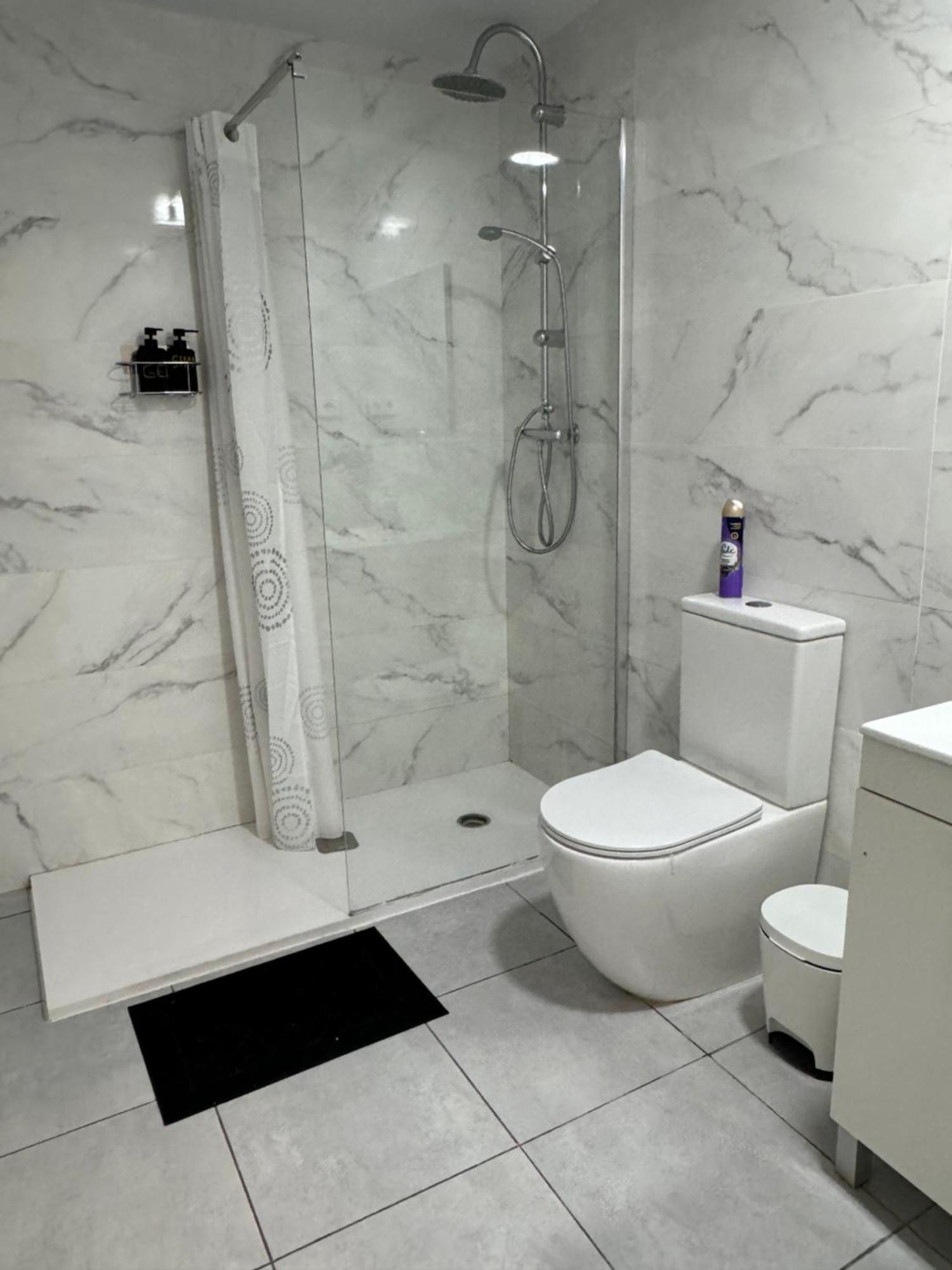 Habitacion Para Tu Estadia Corta En Bcn Apartment Barcelona Bagian luar foto